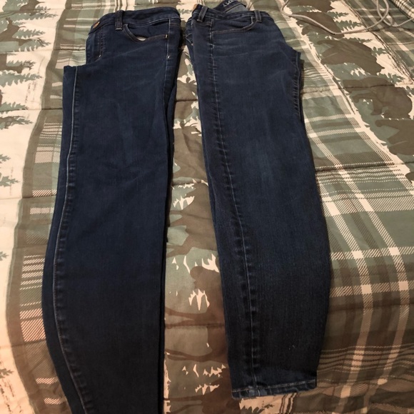 Size 2 like new AE reg jegfing jeans. - Picture 2 of 3